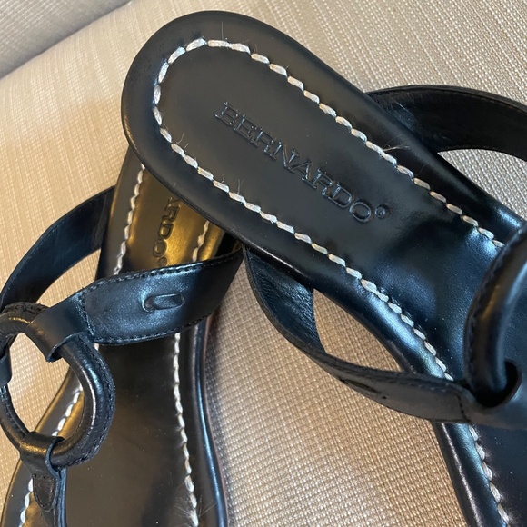 Bernardo Leather, Black, Wedge Sandals, sz 7.5 - Picture 4 of 7